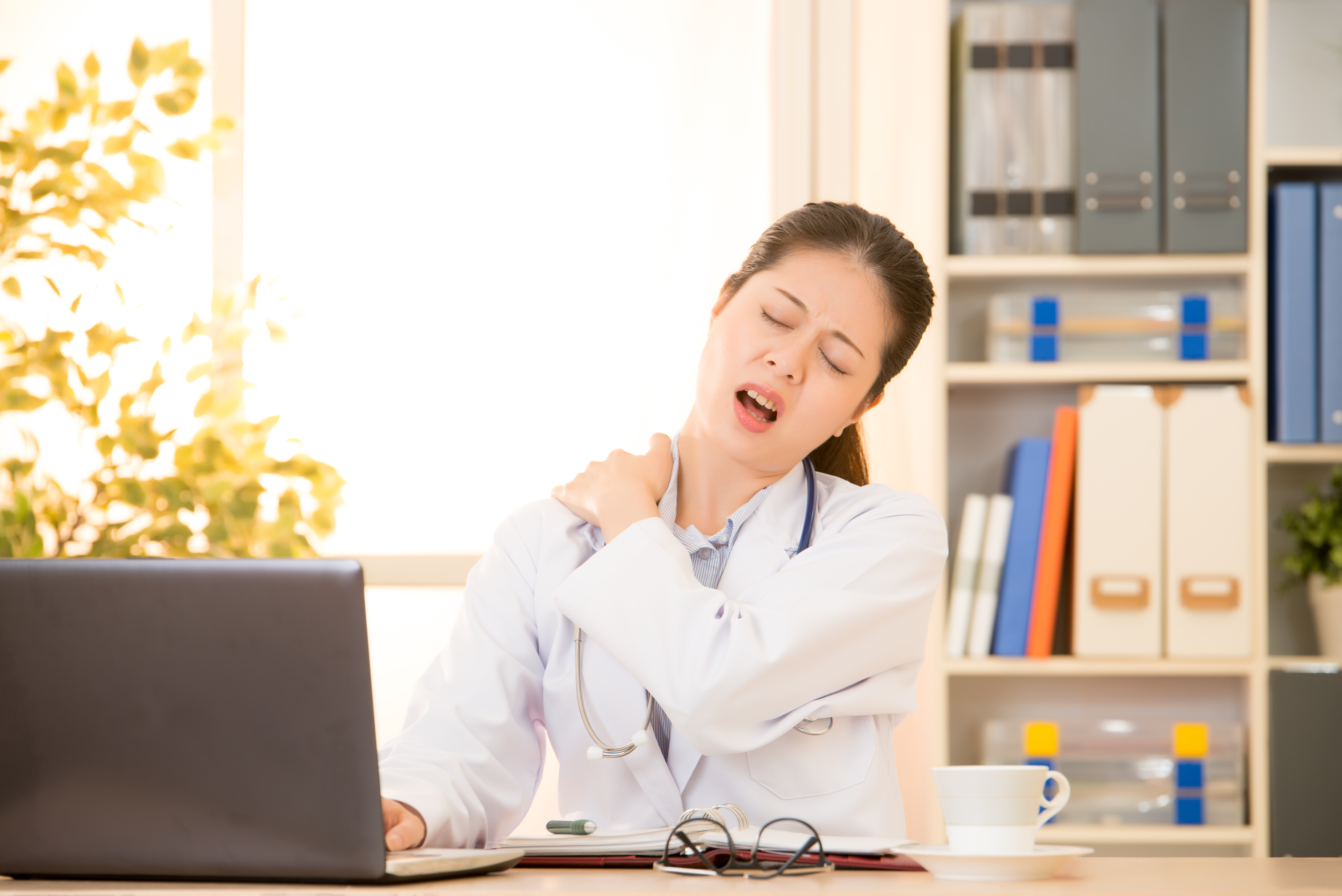 Woman with neck pain 